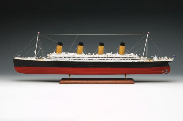 RMS Titanic Ship Model Kit Amati