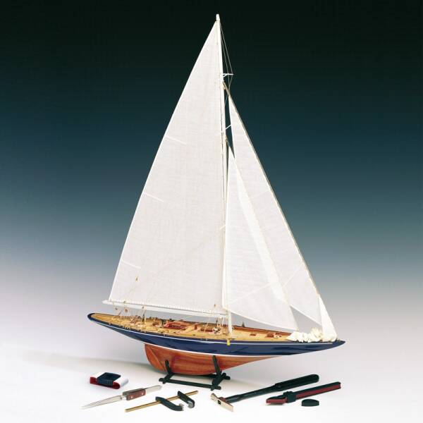 America Cup Yacht Endeavour 1934 with Tool Kit 1:80