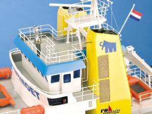Salvage Tug Happy Hunter ABS RC Ship Model Kit 1:50