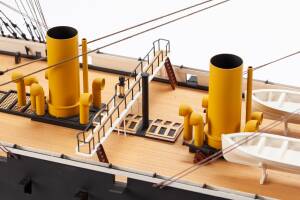 HMS Warrior Panzerschiff Standmodell Bausatz 1:100