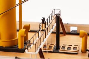 HMS Warrior Panzerschiff Standmodell Bausatz 1:100