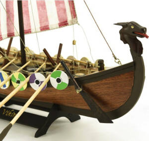 Wikingerschiff Drakkar Viking Modellschiff 1:75 Holz