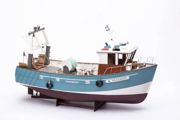 Trawler Boulogne Etaples RC model kit 1:20