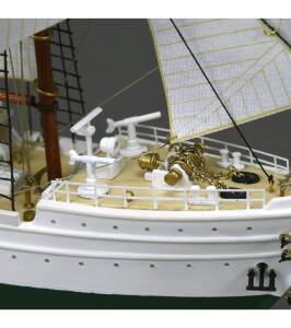 Juan Sebastián Elcano / Esmeralda 1:250 Model Ship Kit