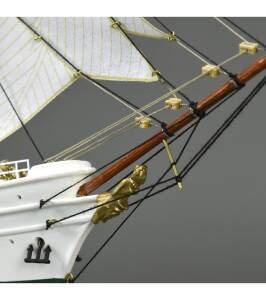 Juan Sebastián Elcano / Esmeralda 1:250 Model Ship Kit