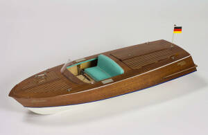 Classic Sporty RC Motorboat